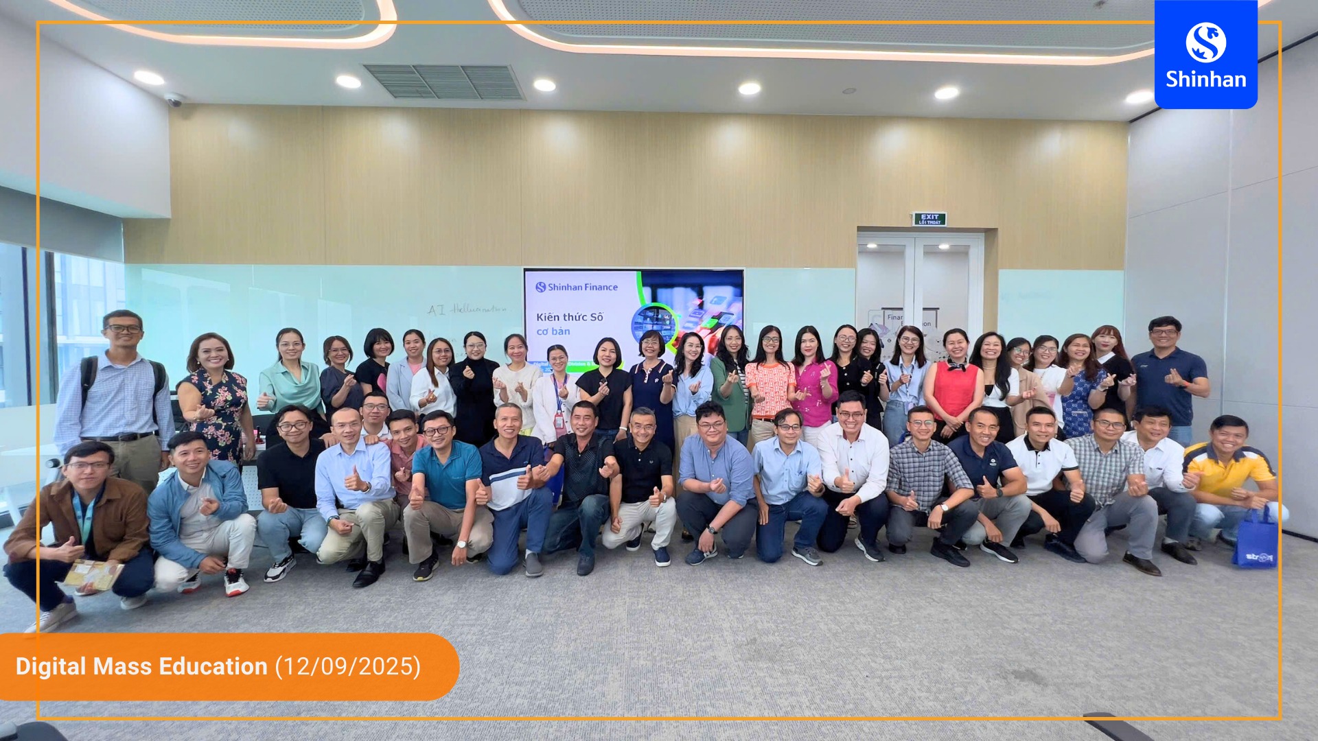 Shinhan Finance thường xuyên tổ chức các hoạt động nội bộ đào tạo tập huấn chuyển đổi số dành cho cán bộ nhân viên.