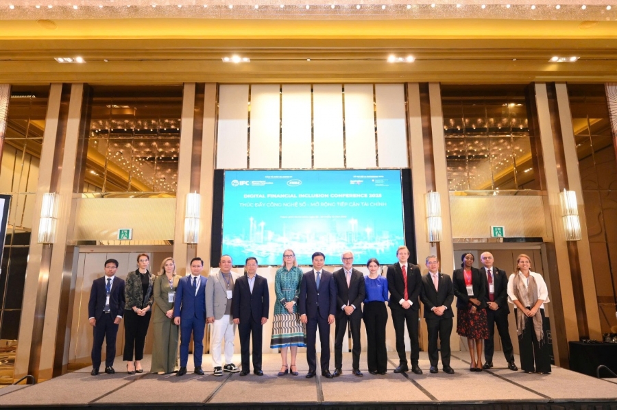 Các đại biểu tham dự Hội thảo “Thúc đẩy công nghệ số – Mở rộng tiếp cận tài chính”, do Tổ chức Tài chính Quốc tế - IFC (thuộc Nhóm Ngân hàng thế giới) phối hợp với Hiệp hội Ngân hàng Việt Nam (VNBA) tổ chức. Ảnh: BTC