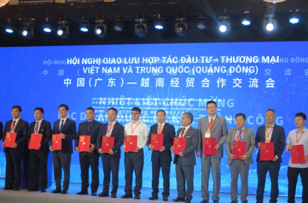 Ký kết các dự án giữa các doanh nghiệp hai bên - Ảnh: Cổng thông tin điện tử TP. Hồ Chí Minh.