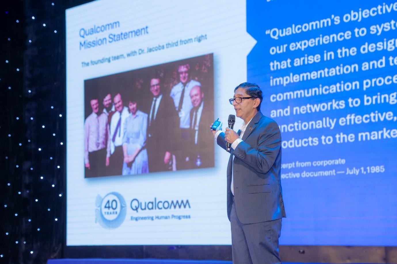 Ông Ram Krishnan – Giám đốc Cấp cao mảng Bản quyền Công nghệ, Qualcomm trình bày tại sự kiện. Ảnh: BTC.