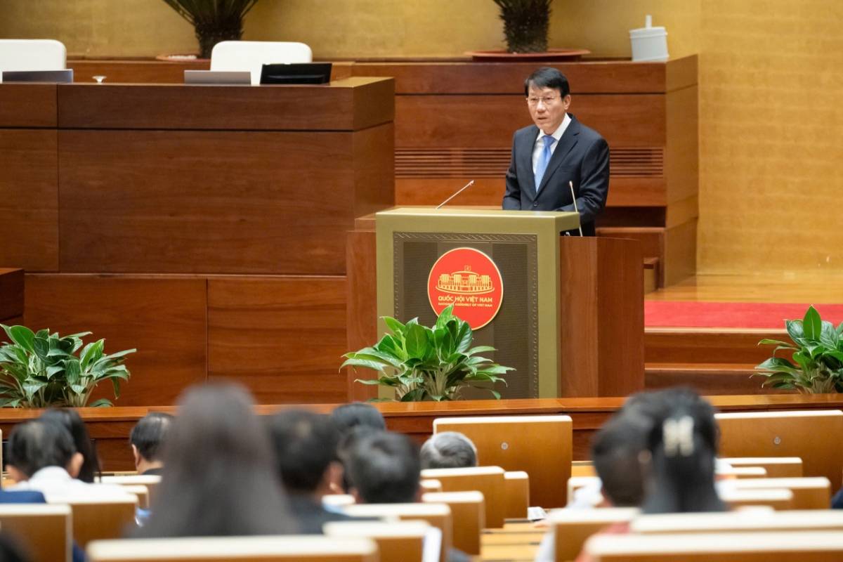 Bộ trưởng Bộ Công an, Đại tướng Lương Tam Quang trình bày Dự thảo Luật An ninh mạng. 