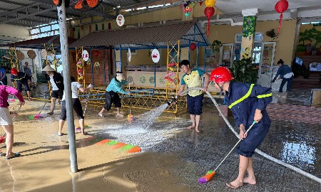 Chung ta nỗ lực làm sạch môi trường sau lũ, trả lại diện mạo xanh cho Huế