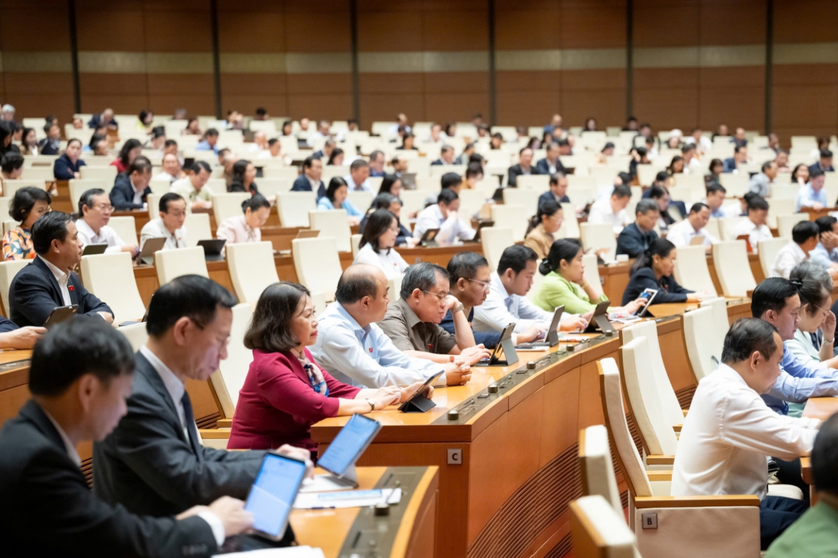 Các đại biểu tham dự phiên họp.