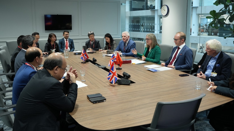 Cuộc gặp trao đổi các định hướng lớn nhằm tăng cường quan hệ đối tác giáo dục, đào tạo và phát triển kỹ năng giữa hai quốc gia. (Ảnh: TTXVN)