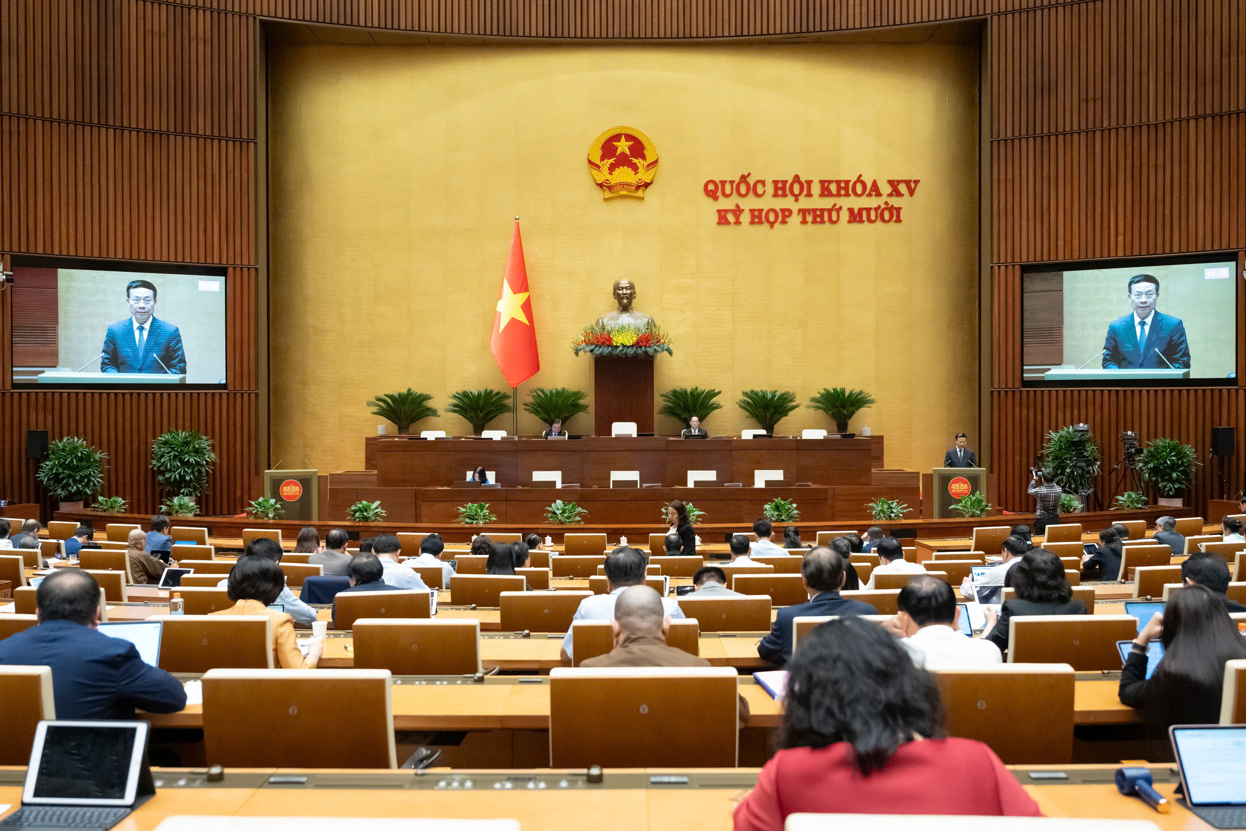 Toàn cảnh phiên họp. 