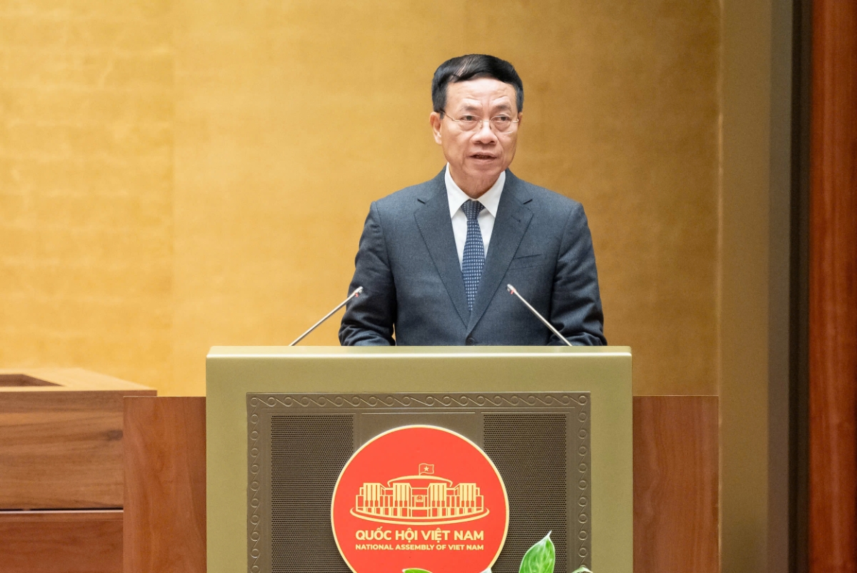 Bộ trưởng Bộ Khoa học và Công nghệ Nguyễn Mạnh Hùng trình bày Tờ trình dự án Luật sửa đổi, bổ sung một số điều của Luật Chuyển giao công nghệ tại Kỳ họp thứ 10, Quốc hội khóa XV, ngày 31/10. 