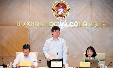 Thứ trưởng Bộ Khoa học và Công nghệ Bùi Hoàng Phương chủ trì Họp báo thường kỳ tháng 10 của Bộ Khoa học và Công nghệ ngày 31/10 - Ảnh: Minh Sơn.
