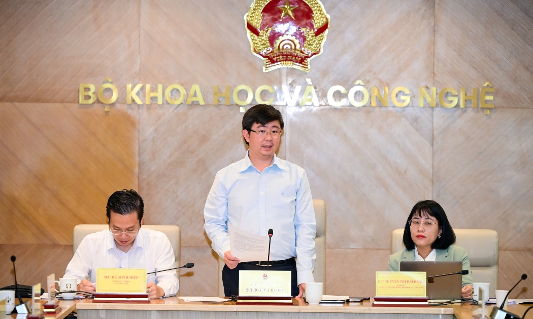 Thứ trưởng Bộ Khoa học và Công nghệ Bùi Hoàng Phương chủ trì Họp báo thường kỳ tháng 10 của Bộ Khoa học và Công nghệ ngày 31/10 - Ảnh: Minh Sơn. 