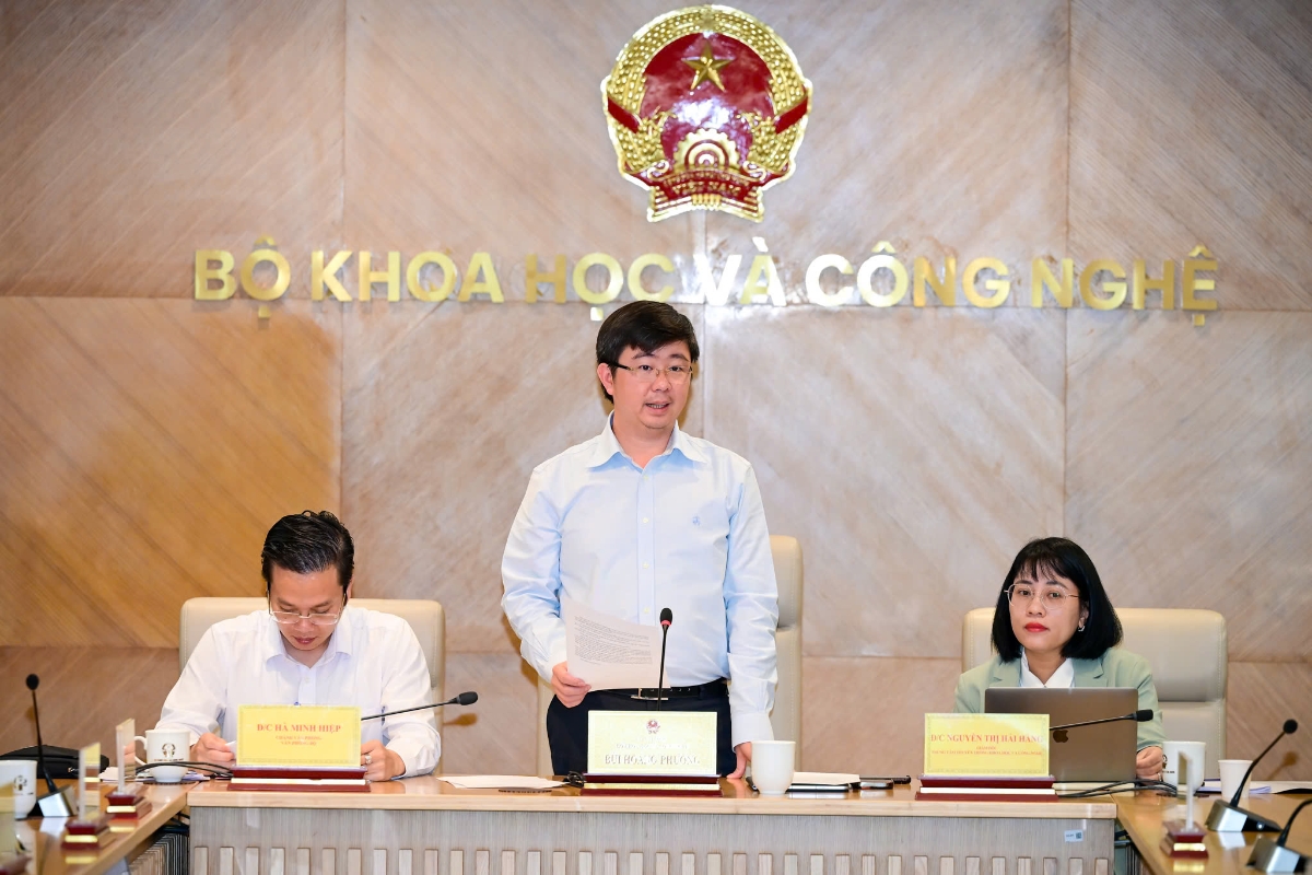 Thứ trưởng Bộ Khoa học và Công nghệ Bùi Hoàng Phương chủ trì Họp báo thường kỳ tháng 10 của Bộ Khoa học và Công nghệ ngày 31/10 - Ảnh: Minh Sơn. 