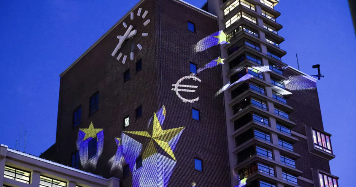 ECB tiếp tục giữ nguyên lãi suất