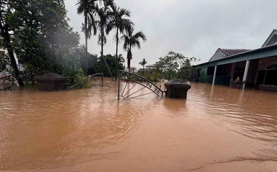 Trong đó, xã Cẩm Duệ ghi nhận 2.950 hộ bị ảnh hưởng, phường Vũng Áng 500 hộ, xã Cẩm Bình 487 hộ, phường Hoành Sơn 34 hộ, Cẩm Xuyên 227 hộ, Hương Đô 41 hộ, Hương Phố 25 hộ...