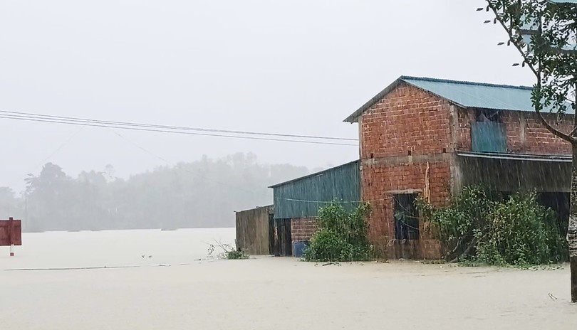 Mưa lớn trong những ngày qua đã khiến nhiều tuyến đường, cầu cống và nhà dân ở huyện Hương Khê cũ đang bị ngập cục bộ.
