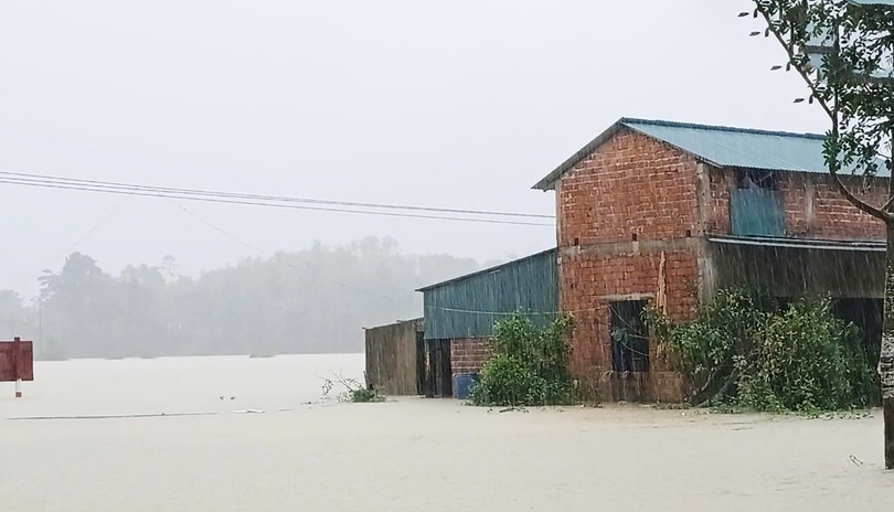 Mưa lớn trong những ngày qua đã khiến nhiều tuyến đường, cầu cống và nhà dân ở huyện Hương Khê cũ đang bị ngập cục bộ.