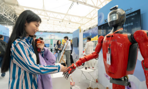 Các ứng dụng AI tại Trung Quốc sở hữu lượng người dùng lớn nhờ quy mô dân số. Ảnh: The Economist