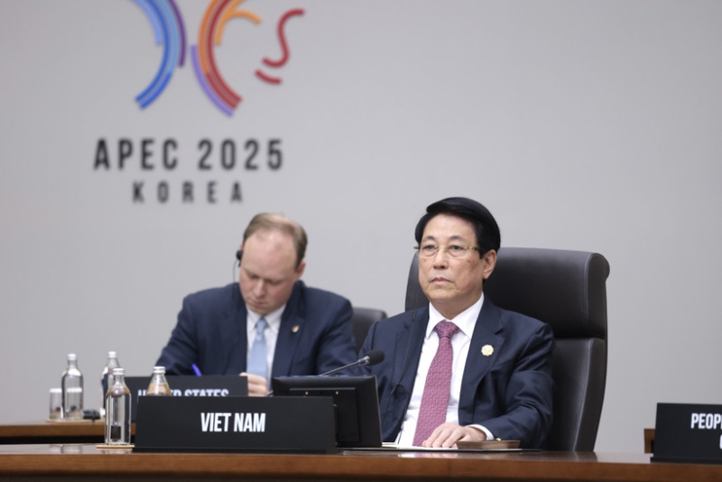 State President Luong Cuong attends second session  of the 32nd APEC Summit