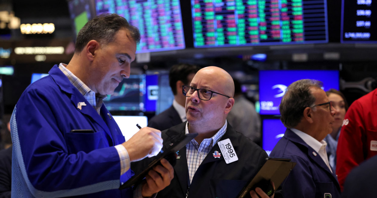 Chứng khoán Mỹ tăng điểm nhờ cổ phiếu Amazon bùng nổ, giá dầu biến động vì tin Venezuela