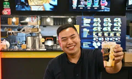 Ông Lee Syafiq Muhammad Ridzuan Lee tại cửa hàng Ashes X Sengkang của mình. (Ảnh: Ariffin Jamar)