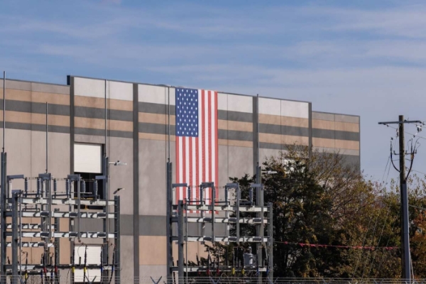 Một trung tâm dữ liệu của Microsoft tại Virginia. Cổ phiếu của công ty giảm 3% sau khi báo cáo mức tăng chi tiêu hàng năm là 74% 