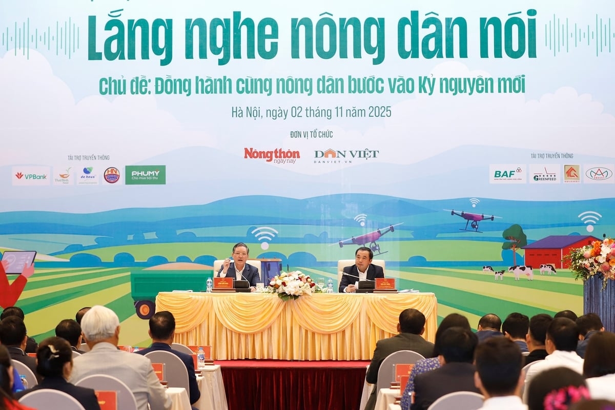 Bộ trưởng Bộ Nông nghiệp và Môi trường, cùng Chủ tịch Hội Nông dân Việt Nam đồng chủ trì Diễn đàn.