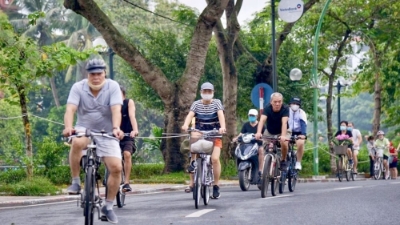 Clean air as a "green Visa" attracting international tourists and investors