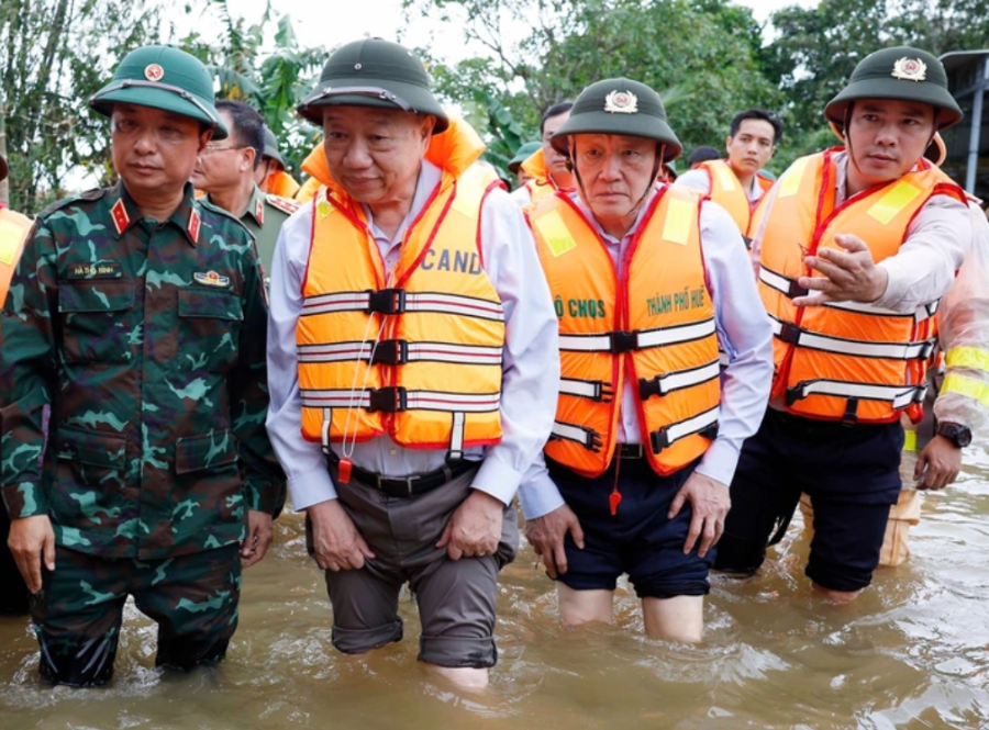 Sáng 2/11, Tổng Bí thư Tô Lâm thăm thôn Khuông Phò Đông, xã Quảng Điền, thành phố Huế - Ảnh: TTXVN
