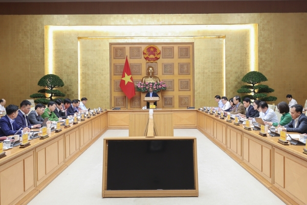 Thủ tướng Phạm Minh Chính chủ trì cuộc làm việc với Bộ Công an và các bộ, ngành liên quan về xây dựng hành lang pháp lý, chính sách và thể chế để thúc đẩy hình thành và phát triển sàn dữ liệu Việt Nam. Ảnh: VGP