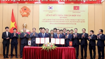 Ninh Binh province and South Korea's Asan City strengthen cooperation