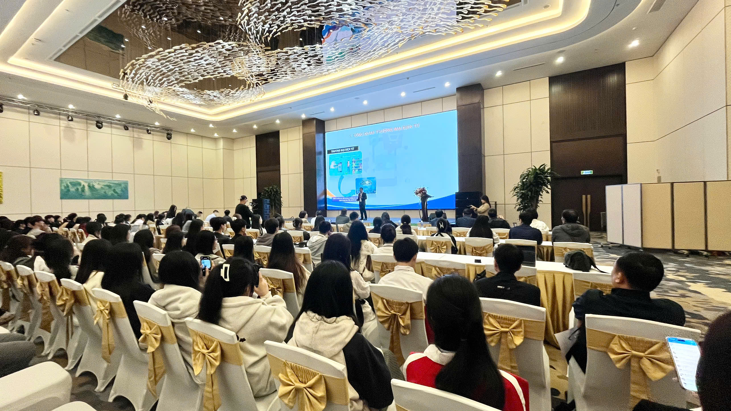 Tăng sức cạnh tranh trên thị trường số bằng AI và Big Data - Ảnh 1