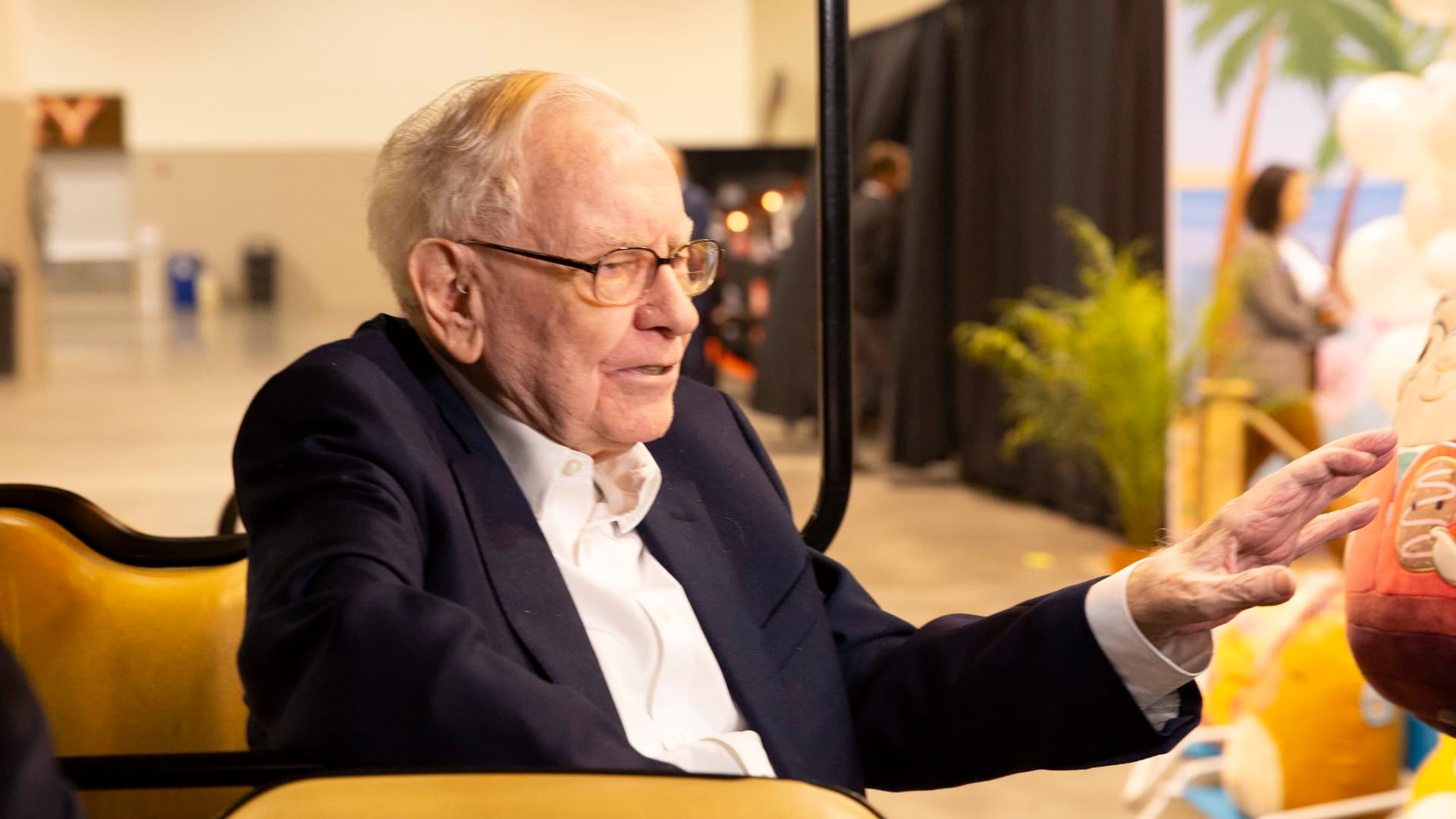 Tỷ phú Warren Buffett - Ảnh: Reuters