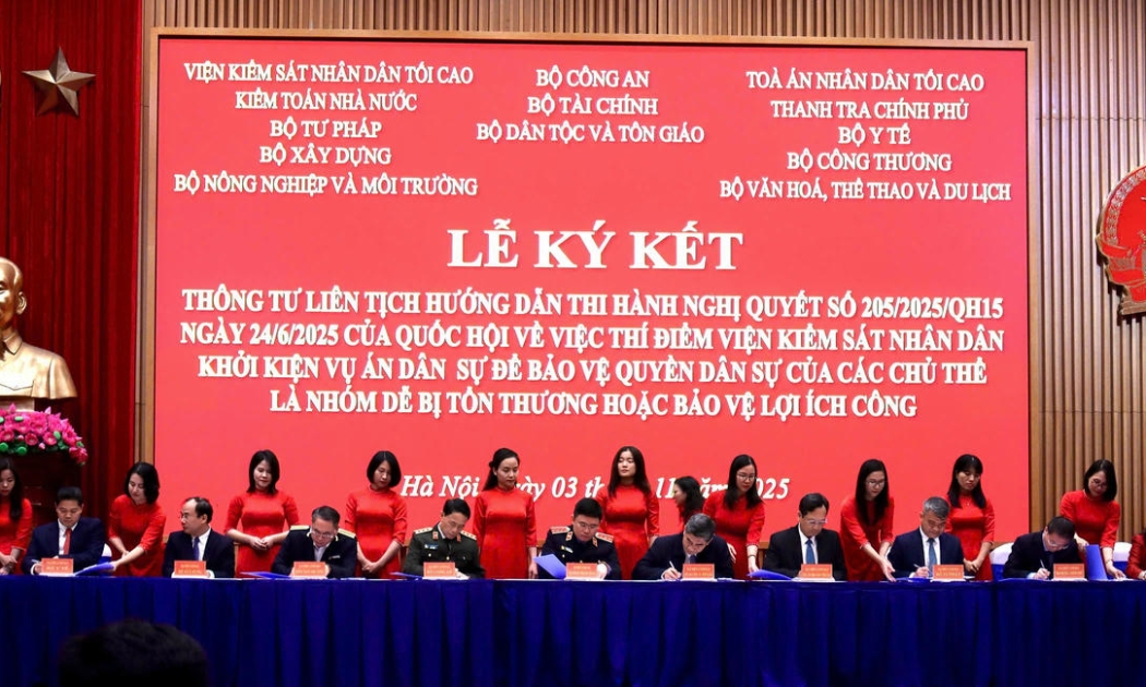 Lễ Ký kết Thông tư liên tịch hướng dẫn thi hành Nghị quyết số 205 của Quốc hội. Ảnh: CTV.