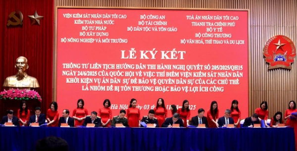 Lễ Ký kết Thông tư liên tịch hướng dẫn thi hành Nghị quyết số 205 của Quốc hội. Ảnh: CTV.