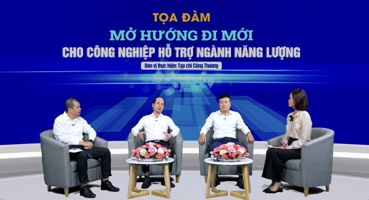 Các diễn giả chia sẻ tại tọa đàm.