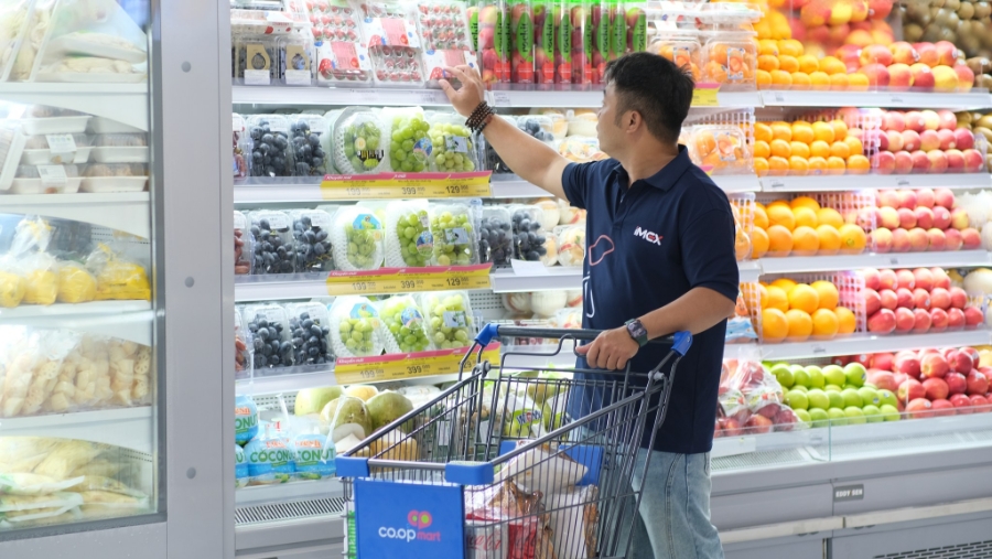 Hơn 1.000 điểm bán hàng khuyến mại trên toàn thủ đô cũng bước vào mùa “giảm giá vàng” của năm. 