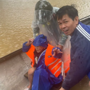 Người dân thành phố Huế vất vả với đợt lũ dồn dập trong hơn 1 tuần qua