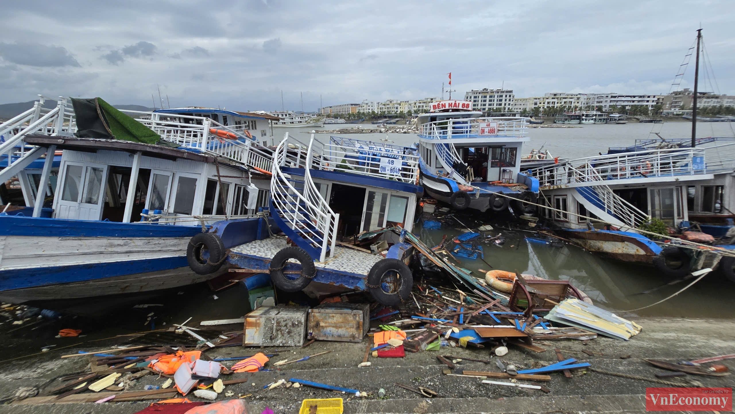 Thành phố Hạ Long từng tan hoang sau cơn bão Yagi vào năm ngoái.
