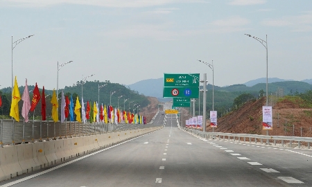 Một đoạn cao tốc Bùng - Vạn Ninh. Ảnh minh hoạ
