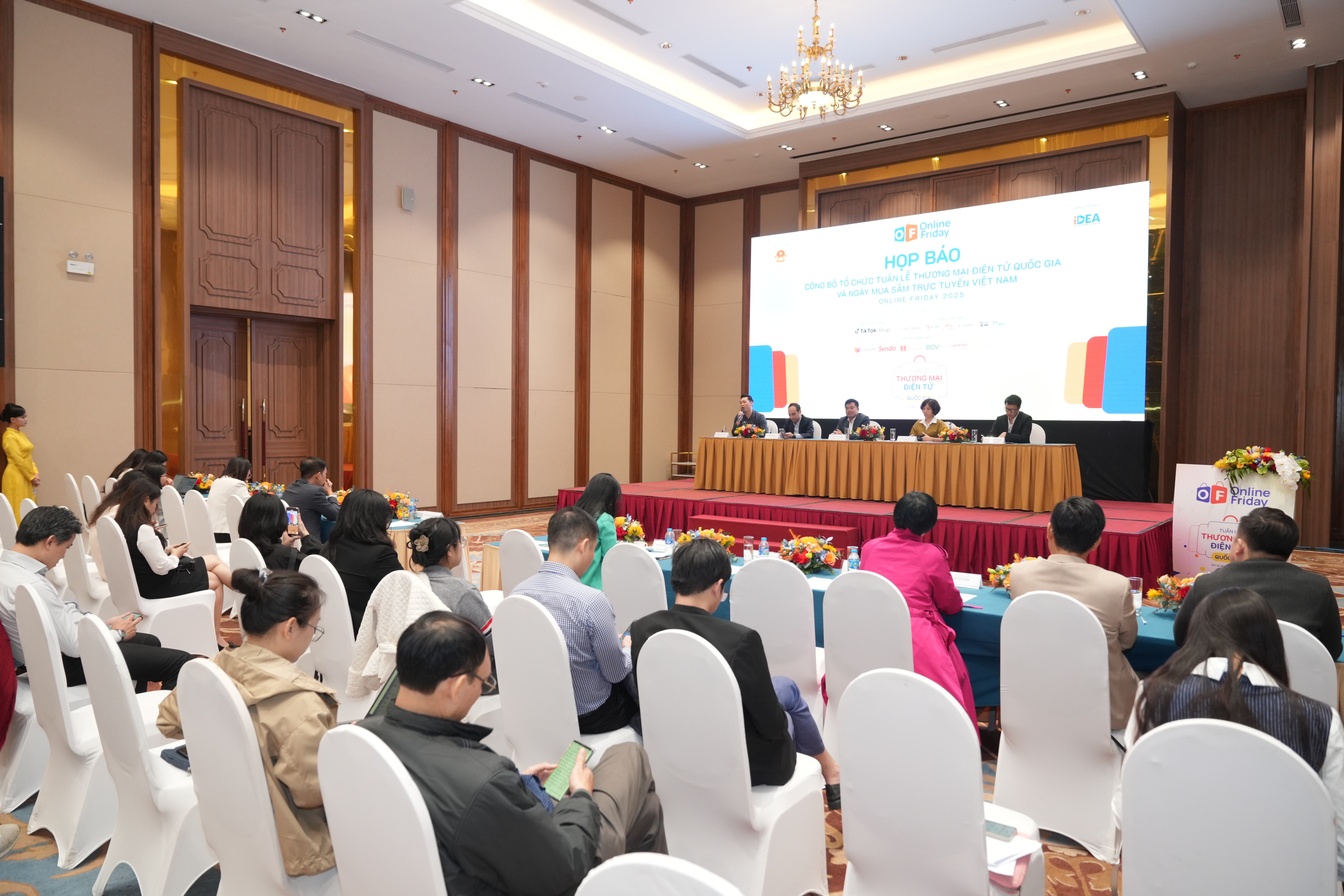 Online Friday 2025: Đặt 