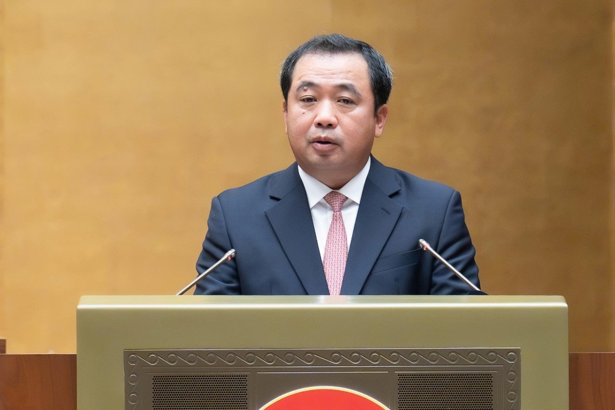 Bộ trưởng Bộ Nông nghiệp và Môi trường Trần Đức Thắng&nbsp;trình bày Tờ trình tóm tắt về dự án Luật sửa đổi, bổ sung một số điều của Luật Địa chất và khoáng sản.