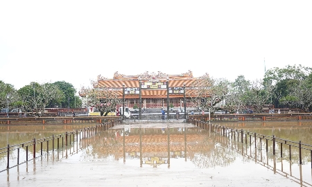 Du lịch Việt tìm cách “sống chung” với mưa lũ