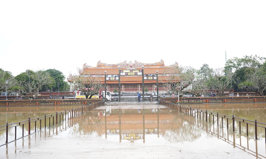 Du lịch Việt tìm cách “sống chung” với mưa lũ