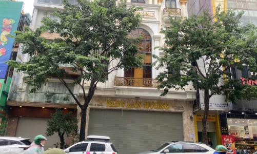 Thanh Hoá: Hàng loạt tiệm vàng trên phố Lê Hoàn bất ngờ đóng cửa nhiều ngày qua