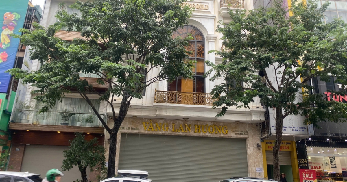 Thanh Hoá: Hàng loạt tiệm vàng trên phố Lê Hoàn bất ngờ đóng cửa nhiều ngày qua