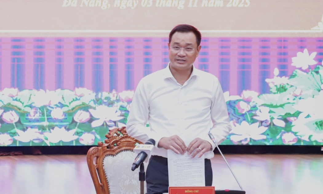 Bí thư Thành ủy Đà Nẵng Lê Ngọc Quang phát biểu tại cuộc họp.