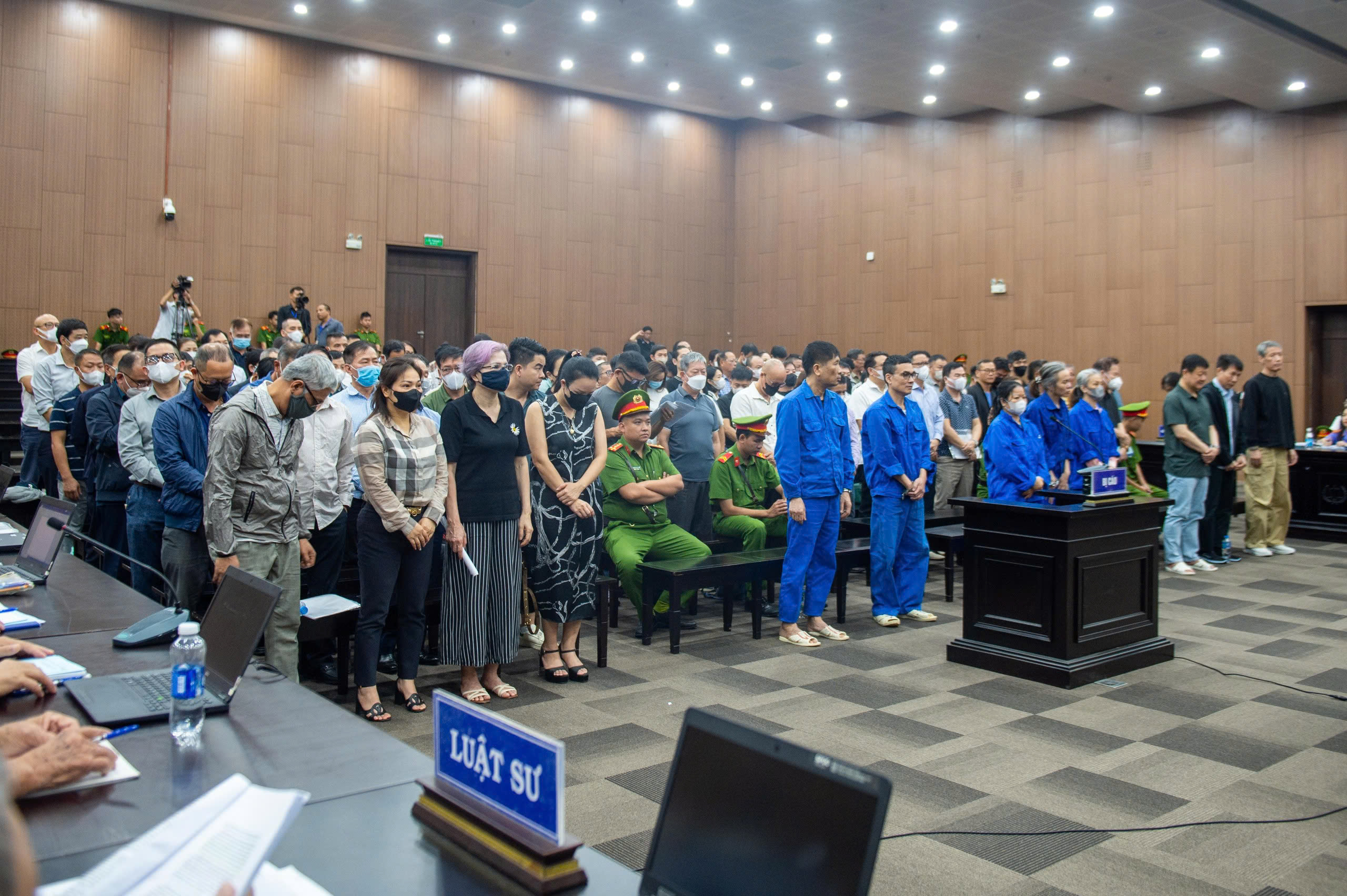 Toàn cảnh phiên tòa
