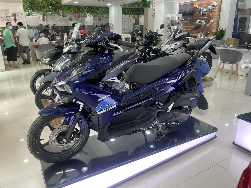 <i>Theo số liệu bán hàng mới nhất vừa được Hiệp hội Các nhà sản xuất xe máy Việt Nam (VAMM), trong quý 3/2025 tổng doanh số bán hàng của 5 thành viên thuộc VAMM (gồm Honda, Yamaha, Piaggio, Suzuki, SYM) chỉ đạt 621.732 xe, giảm 9,37% so với cùng kỳ năm 2024.</i>