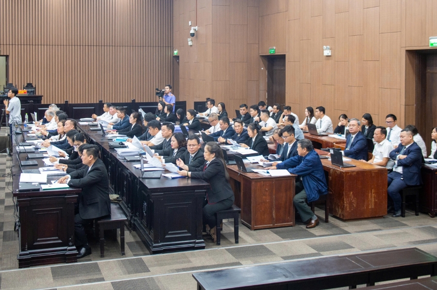 Các luật sư tham gia bào chữa cho các bị cáo.