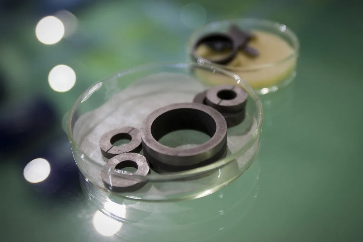 Bộ Thương mại Mỹ nhấn mạnh rằng việc đầu tư vào Vulcan Elements sẽ “tăng tốc sản xuất nam châm đất hiếm cho các nhà sản xuất Mỹ”