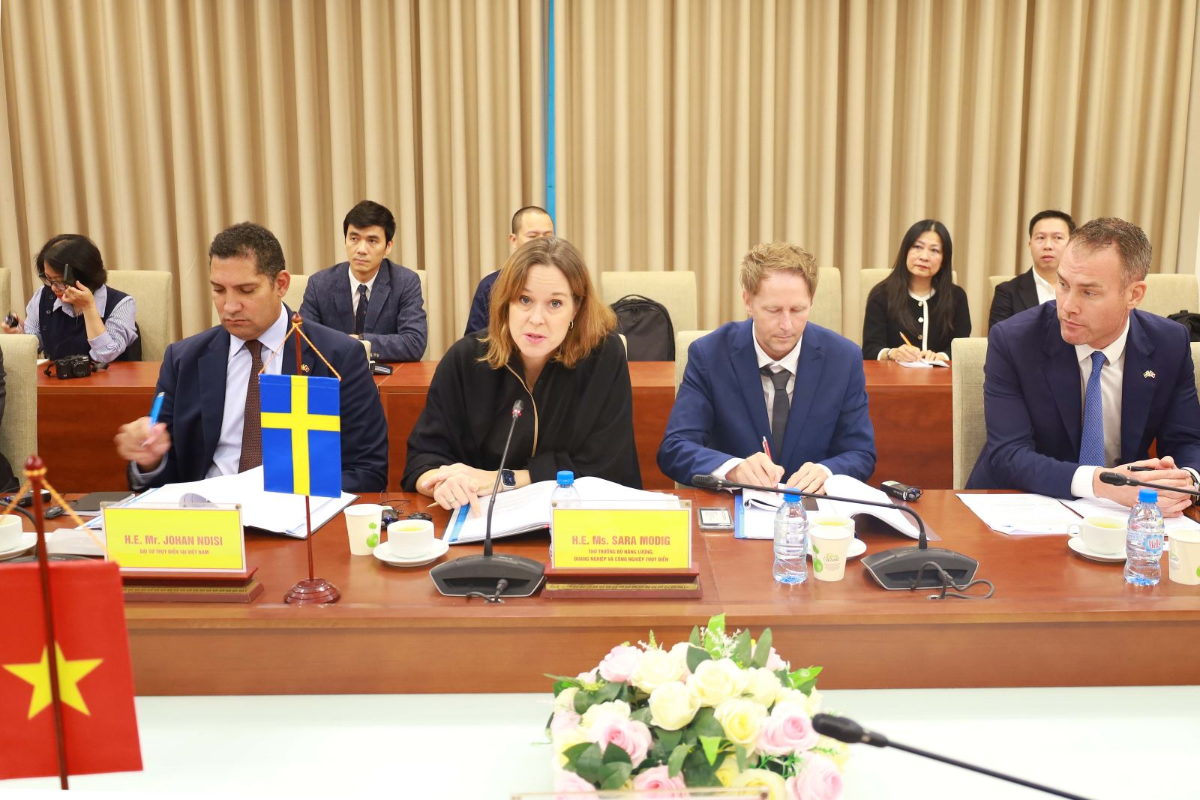 Bà Sara Modig, Thứ trưởng Bộ Năng lượng, Doanh nghiệp và Công nghiệp Thụy Điển chia sẻ Thụy Điển muốn tăng cường hợp tác với Việt Nam trong phát triển các dự án hạ tầng xanh.