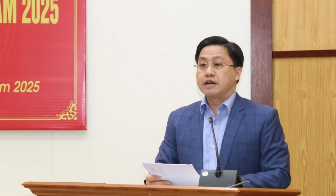 Lãnh đạo Sở Nông nghiệp và Môi trường Thanh Hóa thông tin về tình hình thực hiện giải phóng mặt bằng; giải quyết thực trạng khan hiếm nguồn vật liệu xây dựng.