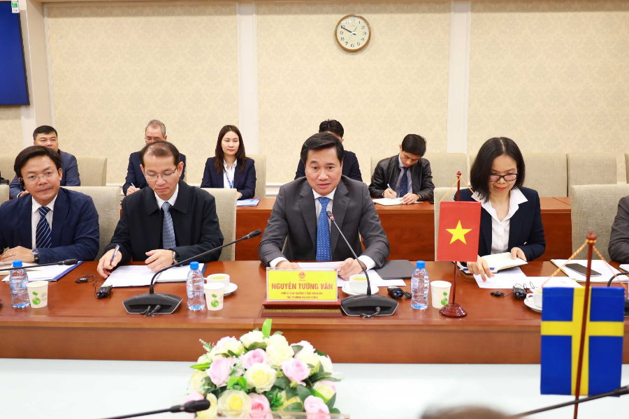 Thứ trưởng Bộ Xây dựng Nguyễn Tường Văn đánh giá cao những đề xuất hợp tác từ  Thụy Điển.